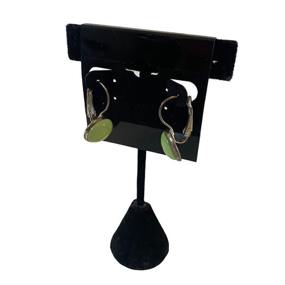 Beautiful Shade of Luminescent Green & Silver Toned Vintage Huggie Hoops. - Picture 4 of 6